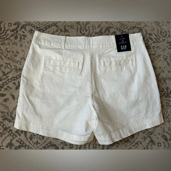 Women’s Gap Size 14 5” Mid Rise Stretch Cream Shorts - Picture 2 of 7